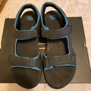 athletic works men's flip flops